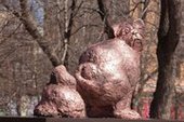 В Екатеринбурге появился памятник испражняющейся собаке